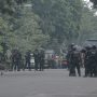 Olah Tempat Kejadian Perkara (TKP) di Kantor Polsek Astana Anyar, usai terjadinya insiden ledakan bom bunuh diri, saat ini tengah berlangsung.