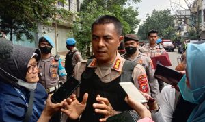 Kabid Humas Polda Jabar, Kombes Pol Ibrahim Tompo saat memebrikan keterangan update terkain kasus bom bunuh diri kepada awak media, Rabu (7/12). (Sandi Nugraha/Jabarekspres)