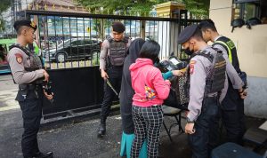 olresta Bogor Kota memberlakukan sistem pengamanan berlapis pada akses masuk ke dalam Markas yang berlokasi di Jalan Kapten Muslihat