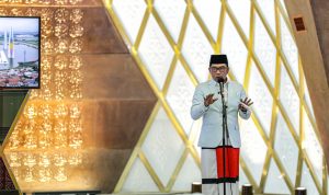 Gubernur Jawa Barat (Jabar) Ridwan Kamil meresmikan Masjid Raya Al – Jabbar, Jumat (30/12). (KHOLID/JABAR EKSPRES)