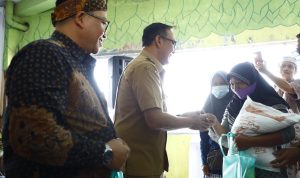 35.532 Warga Kabupaten Bogor Dapat Bantuan Langsung Tunai BBM Rp 175 Ribu Ribuan masyarakat Kabupaten Bogor mendapatkan Bantuan Langsung Tunai (BLT) BBM yang dikeluarkan oleh pemerintah pusat