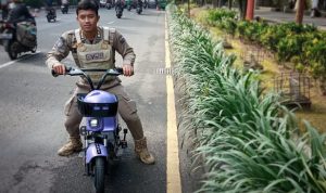 atuan Polisi Pamong Praja (Satpol PP) akhirnya menindak sepeda listrik Beam yang armadanya terparkir sembarangan