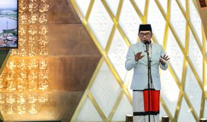 Ridwan Kamil: Penataan Masjid Al Jabbar Akan Terus Dilanjutkan Setelah diresmikan pada Jumat, 3012) kemarin, Gubenur Jawa Barat Ridwan Kamil berencana akan melakukan penataan lingkungan