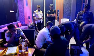 Tempat Karaoke Citraland yang berada di perumahan Citraland kedapatan menjual mira ilegal. Aksinya ini diketahui oleh Satpol PP
