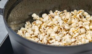 Masuk Jadi Makanan Favorit, Apakah Popcorn Aman Bagi Kesehatan? (sumber gambar: akun Instagram @staub_ca)