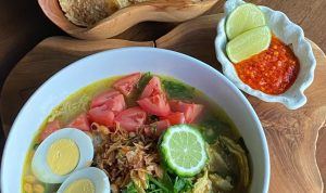 Rekomendasi Soto Ayam Enak di Bandung Rekomendasi Soto Ayam Enak di Bandung (sumber: akun Instagram @chichicupboard)