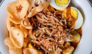Rekomendasi Kupat Tahu Enak di Bandung Rekomendasi Kupat Tahu Enak di Bandung, Cocok Jadi Menu Sarapanmu! (sumber: akun Instagram @the.lucky.belly)