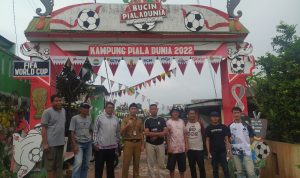 Diskominfo KBB Aspresiasi penuh kreatifitas warga kompleks perumahan permata Padalarang mengubah perumahan menjadi Kampung Bucin Bola. (AKMAL FIRMANSYAH/JABAREKSPRES)