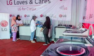 PT. LG Electronics Indonesia (LG) membuka layanan cuci pakaian gratis bagi masyarakat terdampak gempa Cianjur.
