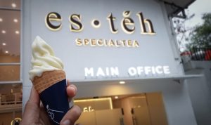 RASA BARU: Salah satu produk es krim dari Special Tea by Esteh Indonesia di Main Office berbahan dasar teh, Jalan Achmad Adnawijaya, Kota Bogor. (YUDHA PRANANDA/JABAR EKSPRES)