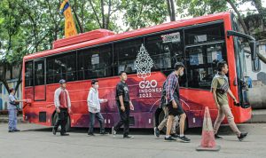 Besok, Transportasi Umum Tenaga Listrik Beroperasi di Kota Bandung Satu unit bus tenaga listrik yang masih tahap uji coba dan siap dioperasikan pada 22 Desember 2022. (KHOLID/JABAR EKSPRES)