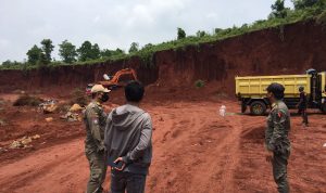 Satpol PP Tertibkan 13 Lokasi Galian Tambang Ilegal Satpol PP Tertibkan 13 Lokasi Galian Tambang Ilegal