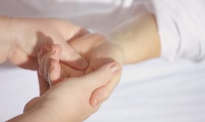 Cara Memutihkan Tangan Secara Alami dan Ampuh