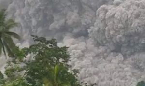 Update Terbaru Akibat Erupsi Gunung Semeru Sebanyak 1.979 Warga Dievakuasi, Jepang Hadapi Ancaman Tsunami