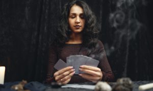 Ramalan Zodiak Karier Hari Ini Senin, 12 Desember 2022