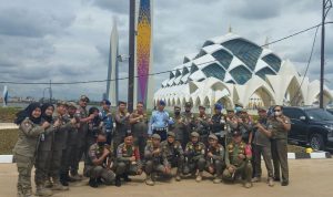 Satpol PP Jabar menurunkan personelnya untuk pengamanan dan pengawasan aset Masjid Al Jabbar sejak 16 Desember 2022.