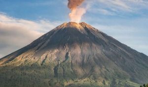 Status Gunung Semeru Turun Dari Awas Menjadi Siaga