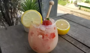 Resep Minuman Korea Kekinian, Summer Berry Yakul Lemonade Resep Minuman Korea Kekinian Summer Berry Yakul Lemonade, minuman segar yang menyehatkan (Cookpad Andri Srp @cook_23484160)