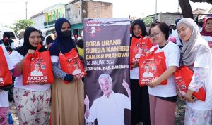 Sorak sorai warga dengan memberikan dukungan kepada Ganjar Pranowo bergema di Soreang Kabupaten Bandung.