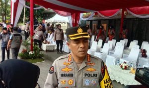 Kabid Humas Polda Jabar, Kombes Pol Ibrahim Tompo say memberikan penjelasan mengenai maraknya aksi kriminalitas. (SANDI NUGRAHA/JABAR EKSPRES)