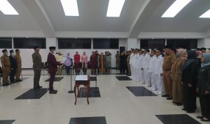 Bupati Bandung Barat Hengky Kurniawan saat melantik ratusan Pejabat Administrator dan Pengawas. (Akmal Firmansyah/Jabar Ekspres)