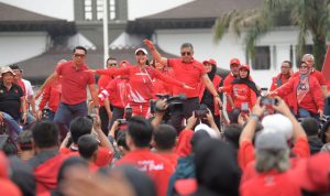 Ridwan Kamil Sampaikan Capaian Pembangunan untuk Kenang Sejarah Bung Karno Gubenur Jabar Ridwan Kamil ketika menghadiri Peringatan HUT PDIP ke -150 di halaman Gedung Sate dengan menggelar senam sehat.