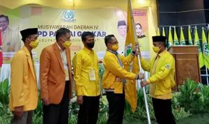 Ketua Golkar KBB Yakin Ridwan Kamil Bisa Dongkrak Suara di Seleuruh Jawa Barat Gubernur Jawa Barat Ridwan Kamil akhirnya memilih menjatuhkan hatinya ke Partai Golkar setelah selama ini menjadi figur non partisan.
