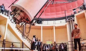 Satu Abad Observatorium Bosscha, Ridwan Kamil Sebut Cagar Budaya Dunia yang Perlu Dijaga SATU ABAD: Gubernur Jawa Barat, Ridwan Kamil menghadiri Peringatan Seabad Observatorium Bosscha, di Lembang, Kabupaten Bandung Barat (KBB), Senin (30/1/2023). (Kholid/Jabar Ekspres)