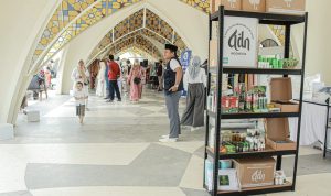 Keberadaan Pedagang Kaki Lima (PKL) yang ada disekitar Masjid Al Jabbar rencanannya akan dilakukan penataan.