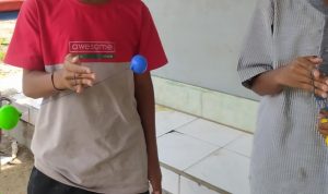 Dinas Pendidikan Kabupaten Bandung Barat (KBB) merang permainan lato-lato bagi siswa karena bukan alat pendukung belajar.