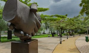 KURANG TERTATA: Walhi Jawa Barat menilai RTH Kota Bandung masih jauh dari kata ideal dan tak sesuai standar aturan undang-undang. (KHOLID/JABAR EKSPRES)
