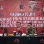 Kasatpol PP Kota Bogor Sambangi Kandang Banteng untuk Minta Maaf, Ternyata Hal Ini Pemicunya Kasatpol PP Kota Bogor, Agustian Syach saat menyambangi kantor DPC PDI Perjuangan Kota Bogor, Senin (16/1). (Yudha Prananda / Jabar Ekspres)