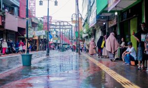 Suasana trotoar di Jalan Pedati, Suryakencana, Kecamatan Bogor Tengah, Kota Bogor saat disterilkan dari para PKL. (Yudha Prananda / Jabar Ekspres)