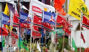 Tiga Parpol di KBB Suarakan Penolakan Sistem Pemilu Proporsional Tertutup MASSA KAMPANYE: Sejumlah bendera parpol berkibar saat momentum Pemilu beberapa waktu lalu. (ilustrasi)