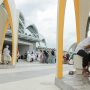 Peningkatan kunjungan masyarakat ke Masjid Al Jabbar membuat kondisi lalu lintas pada akses masuk selalu dalam kondisi semrawut.