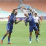 UNGGUL SEMENTARA: Pemain Persib Bandung, saat melakukan selebrasi usai mencetak gol. (Sandika Fadilah/Jabarekspres.com)
