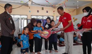 Kolaborasi “Tunjuk Tangan untuk Generasi Maju" oleh SGM Eksplor dan Alfamart pertumbuhan SGM Eksplor bekerja sama dengan PT Sumber Alfaria Trijaya Tbk (Alfamart), berkolaborasi melalui gerakan sosial ‘Tunjuk Tangan untuk Generasi Maju Indonesia’. (istimewa)