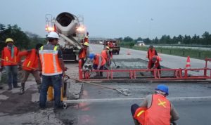 Saham BEBS yang merupakan milik dari PT Berkah Beton Sadaya mengalami penangguhan penjualan saham yang dilakukan oleh BEI.