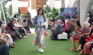 Sebagai bentuk dukungan kepada ekonomi kreatif, PT Bank Rakyat Indonesia atau BRI melakukan kolaborasi dengan Cita Tenun Indonesia