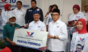 Sebagai bentuk komitmen untuk membantu para pedagang kecil, Partai Perindo kembali membagikan gerobak dagangan dan modal usaha