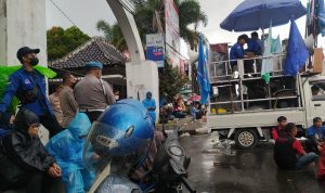 Serikat Buruh di KBB menolak Perppu nomor 2 tahun 2022 tentang tentang berlakuknya undang-undang cipta kerja yang dinilai tidak sesuai aturan.