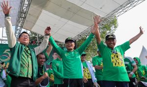 Wakil Gubernur Uu Ruzhanul Ulum secara terang-terang ingin maju menjadi Calon Gubenur Jawa Barat untuk menggantikan posisi Ridwan Kamil pada Pemilu 2024 nanti.