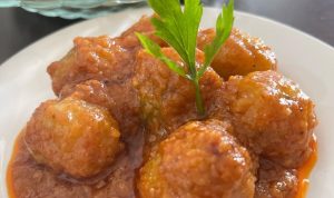 Resep Rumahan Cilok Bumbu Kacang, Kenyalnya Bikin Mental! (sumber foto: akun Instagram @santifiein)