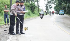 Diduga Hilang Kendali, Truk Hino Tabrak Pengendara Motor