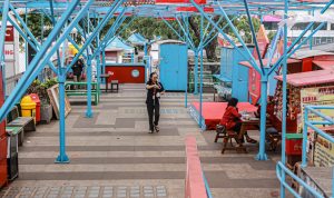 LENGANG: Teras Cihampelas atau skywalk Cihampelas, berulangkali mengalami reaktivasi, guna menarik pengunjung dan memperbaiki prasarana. (Kholid/Jabar Ekspres)