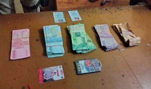 Barang bukti memerasan oleh oknum wartawan yang diamankan oleh Polsek Leuwiliang, Kabupaten Bogor. (POLSEK LEUWILIANG FOR JABAR EKSPRES)