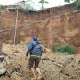 Dua Bangunan di Lembang Tertimbun Longsor