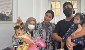 Ayesha Azalea Putri Emira dan Aleeya Azalea Putri Emita, bayi kembar Siam asal Bandung Barat. (MUHAMMAD AKMAL/JABAREKSPRES)