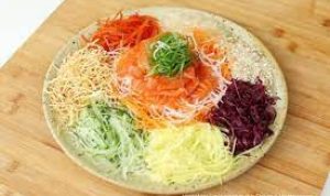 Yee Sang, Hidangan Kekayaan dan Keberuntungan di hari Imlek Yee Sang, Hidangan Kekayaan dan Keberuntungan di hari Imlek