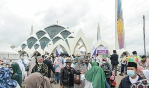 Petugas Keamanan Pukul Pengunjung Masjid Al-Jabbar